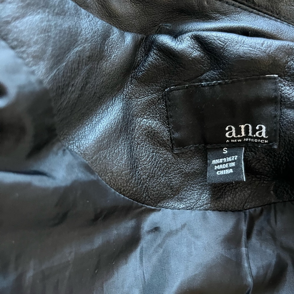 Leather Jacket - Picture 4 of 7